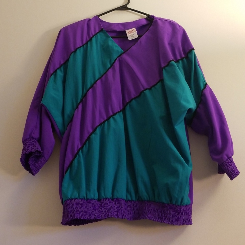 *90's* Style vintage windbreaker shirt!